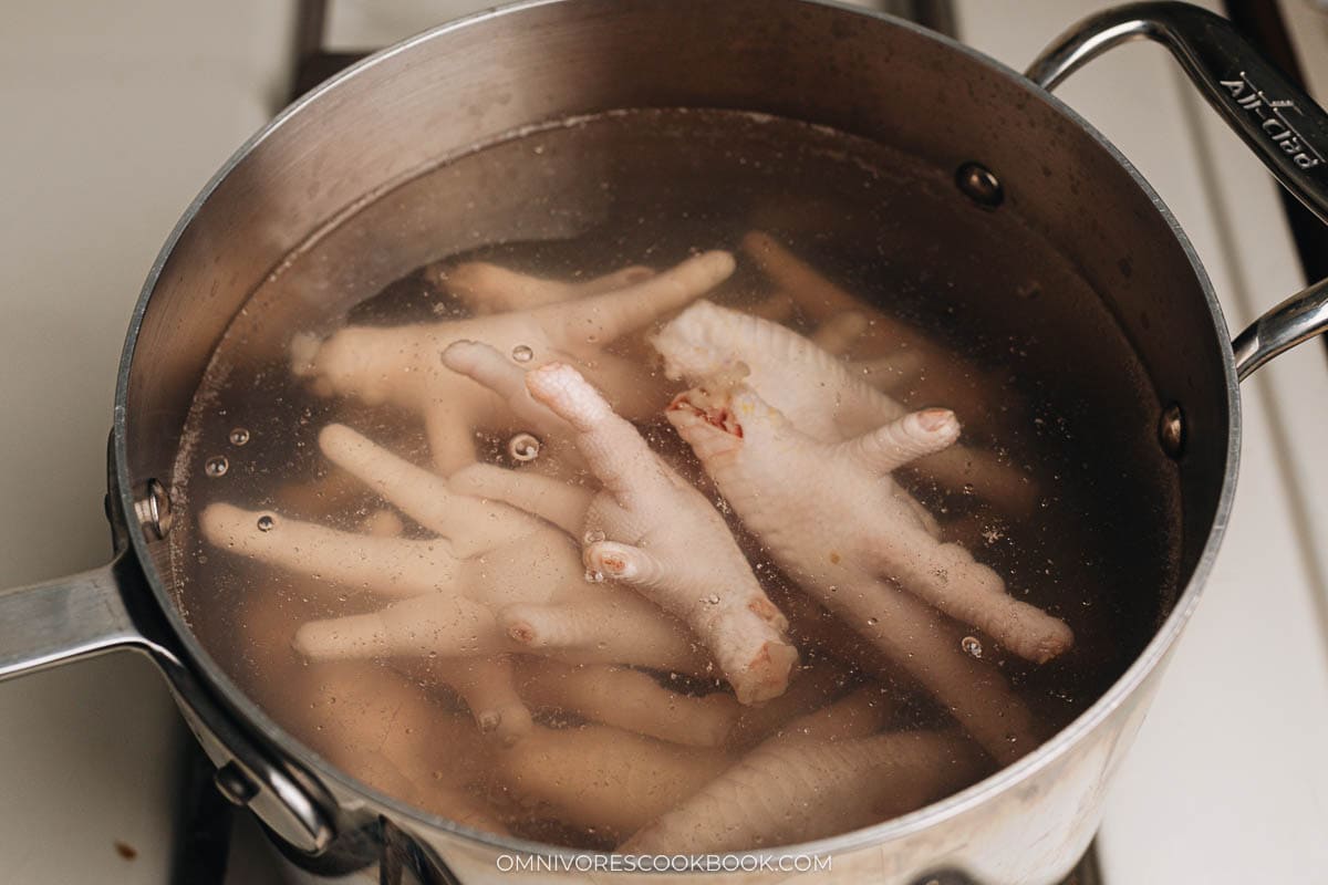 Ingredients for making Chinese chicken stock