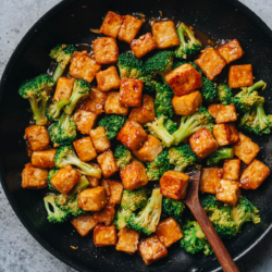 Make this easy tofu and broccoli stir fry for a delicious vegetarian meal in 30 minutes! The tofu is marinated, then cooked until perfectly crispy and flavorful, then finished up in a sticky ginger garlic sauce with broccoli.