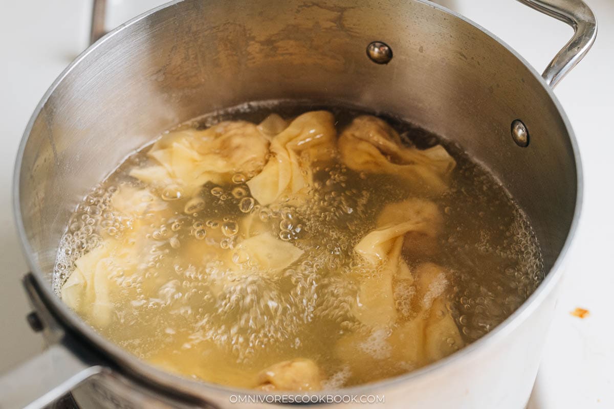 Boiling wontons