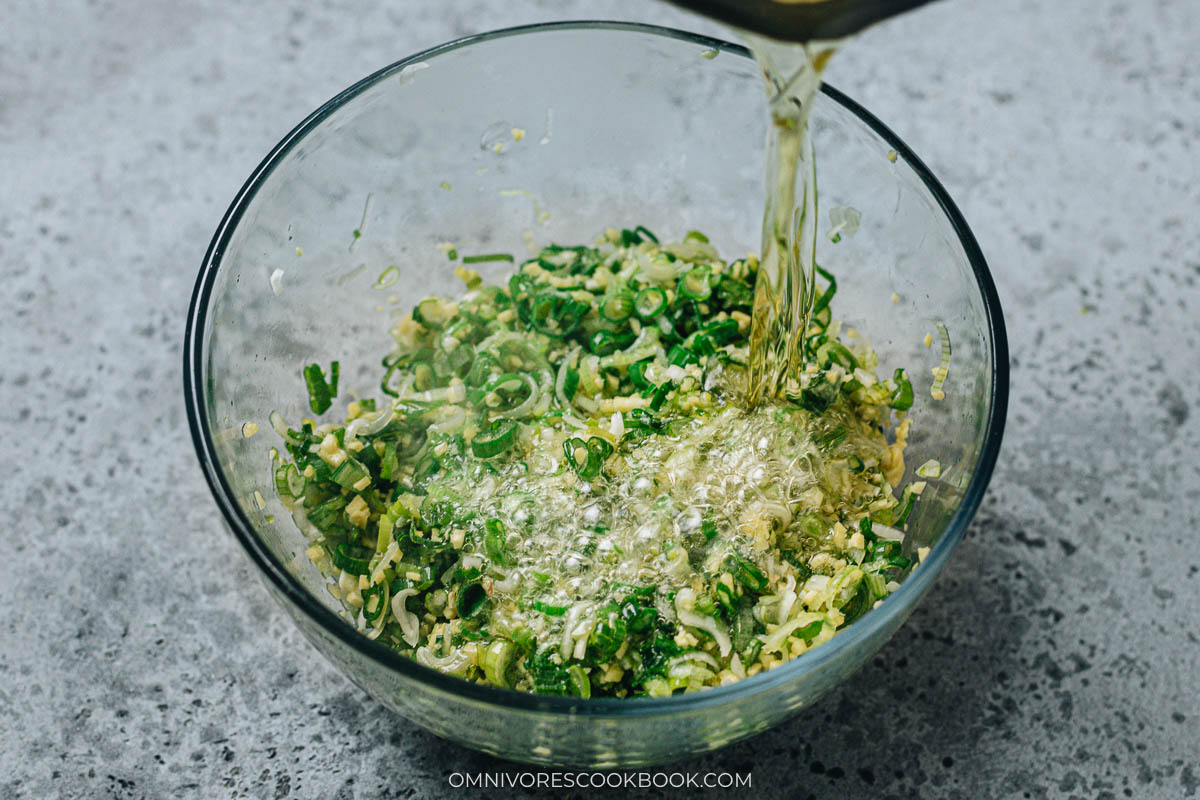 Pouring hot oil over aromatics