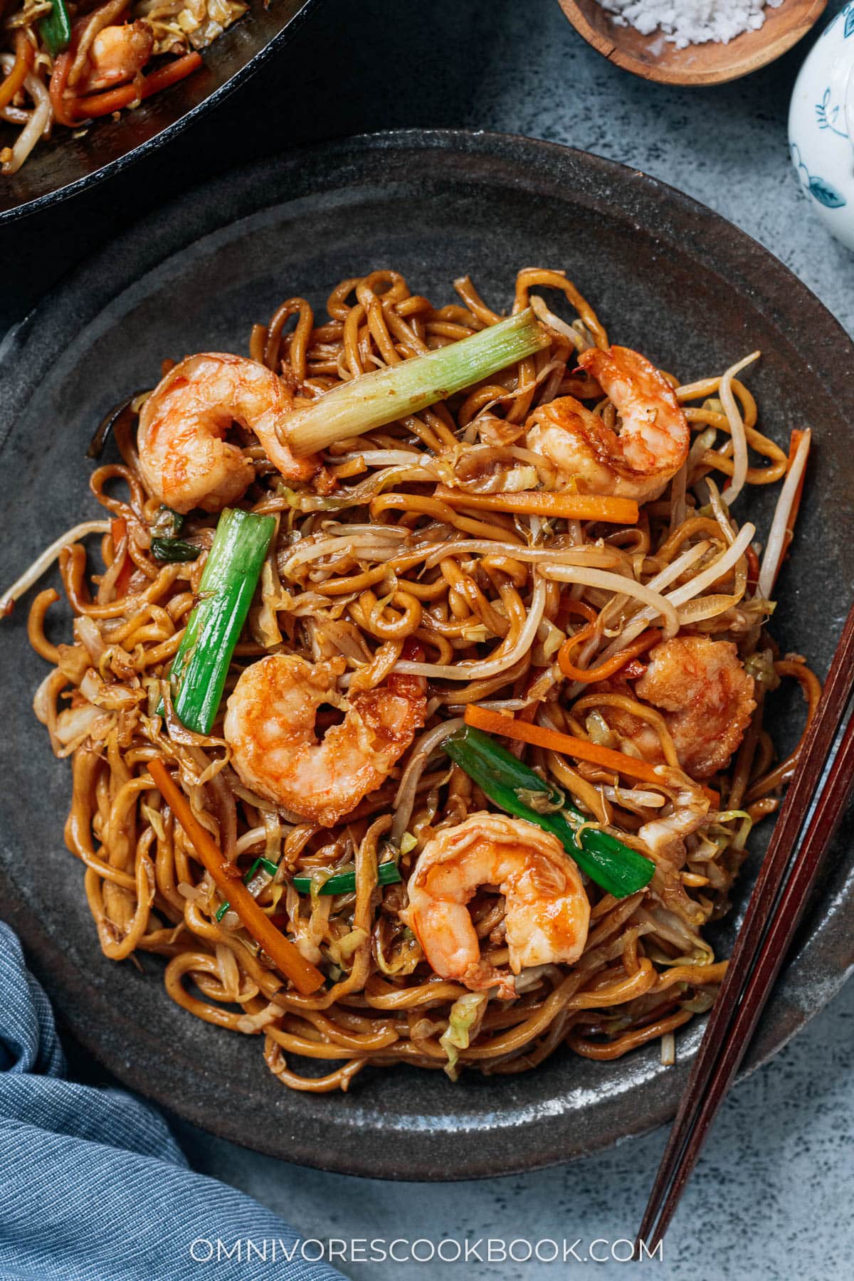 Shrimp lo mein served in a plate