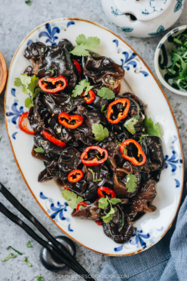 Wood ear mushroom salad with pepper and cilantro