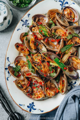 Stir fried clams in black bean sauce close up