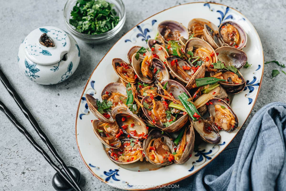 Clams in black bean sauce served in a plate