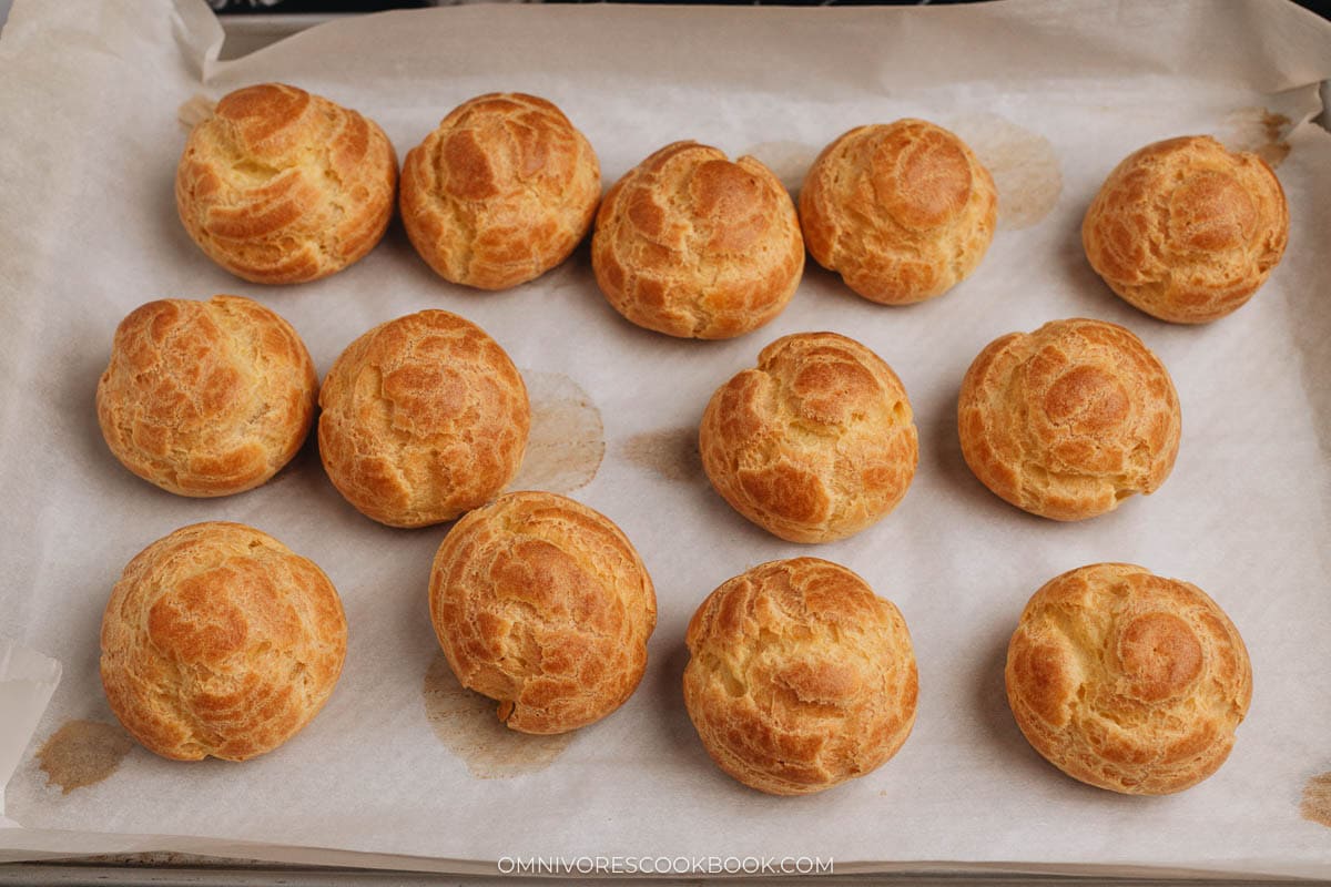 Baked and unfilled choux pastry