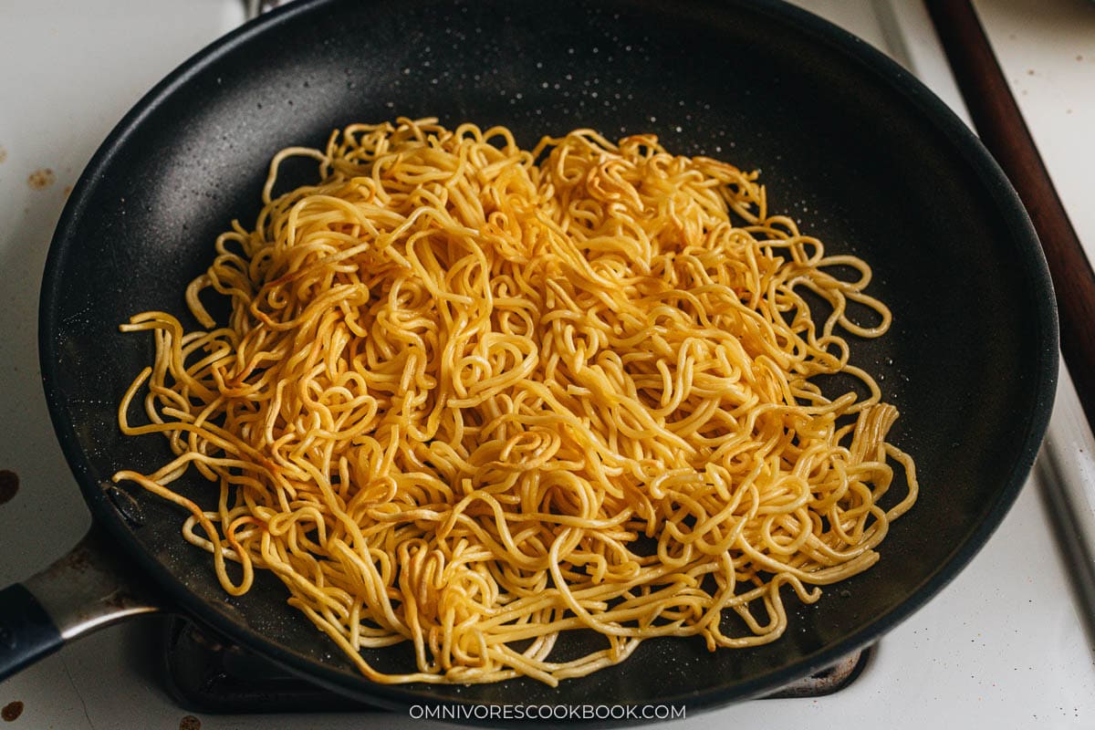 Pan frying noodles