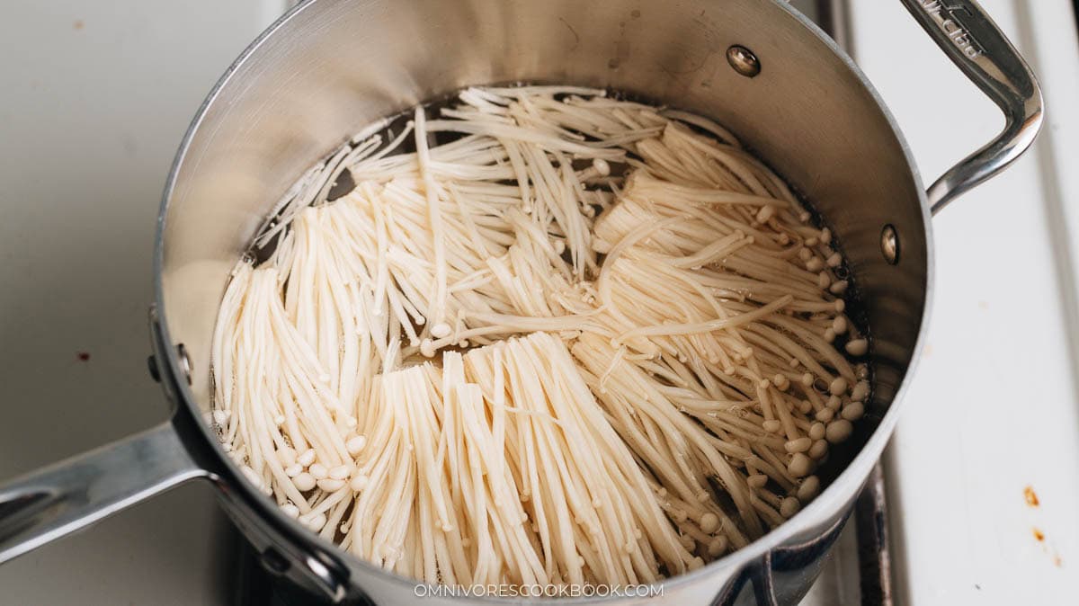 Blanching mushrooms