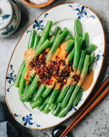 Chinese green beans with spicy peanut sauce