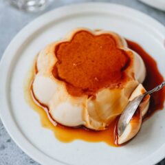 If you're a fan of creamy desserts, this hojicha purin is a treat you won't want to miss. The Japanese-style custard pudding is infused with the deep, smoky aroma of hojicha, offering a refined, earthy balance to the sweet, silky texture of traditional purin.