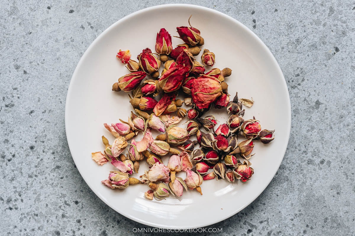 Dried rose buds