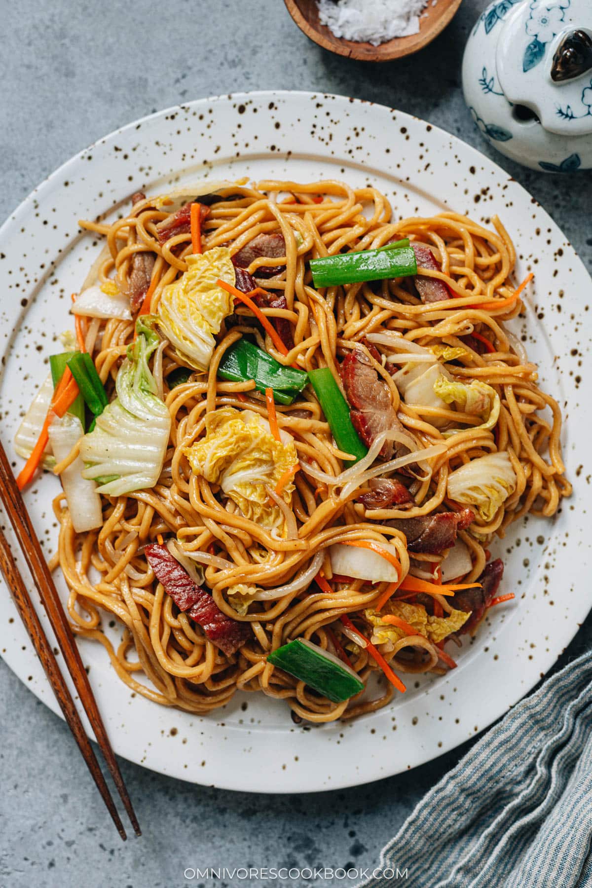 Roast pork lo mein served in a plate
