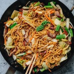 Roast pork lo mein is one of my favorite comfort dishes that transforms leftover Chinese BBQ pork into a brand-new meal. It combines tender slices of char siu with springy noodles, crisp vegetables, and a glossy savory sauce.