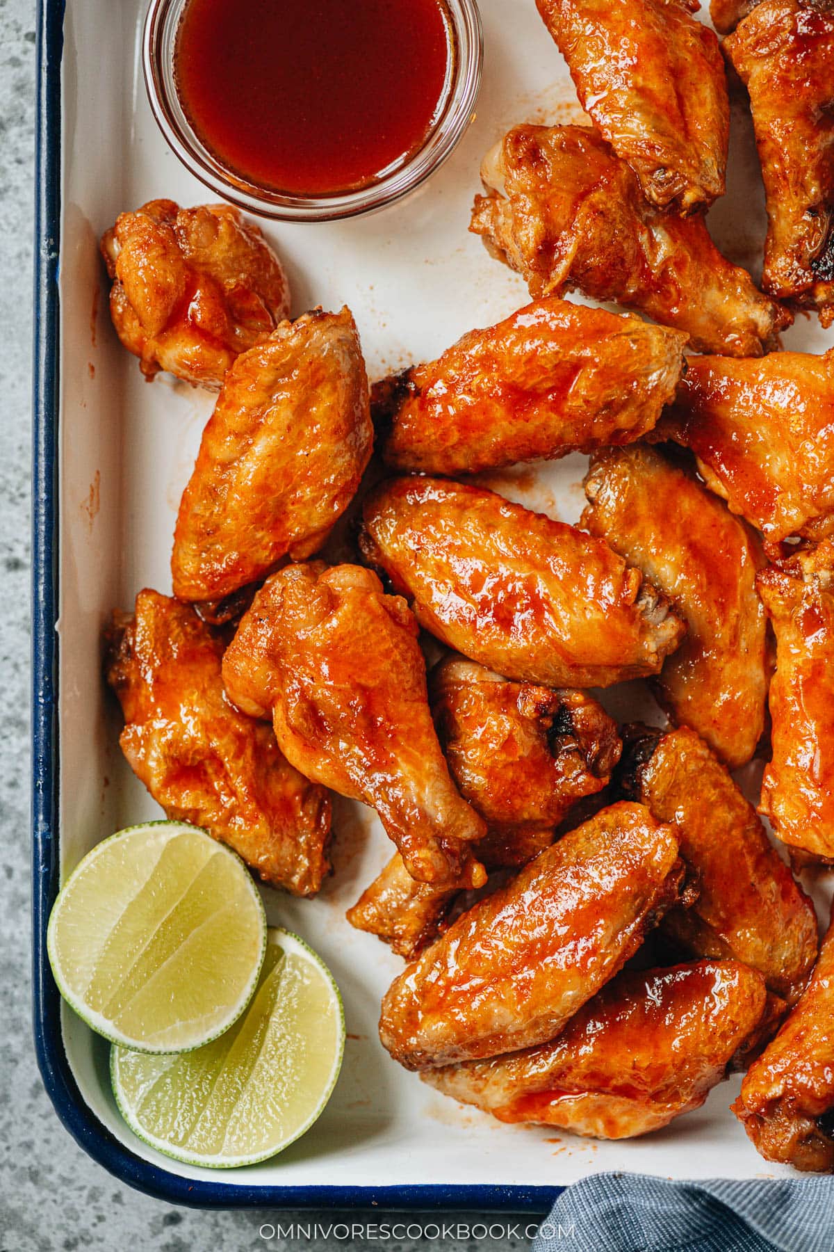 Crispy chicken wings tossed with hot sauce