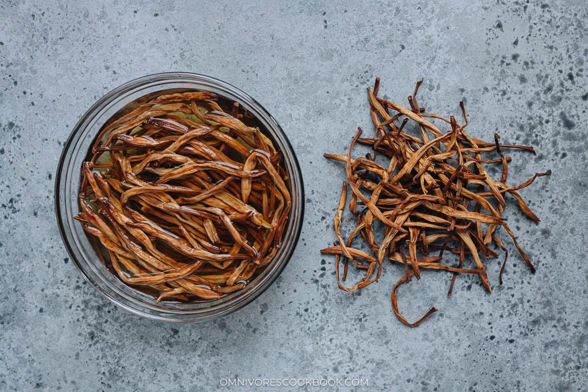 Dried lily flowers