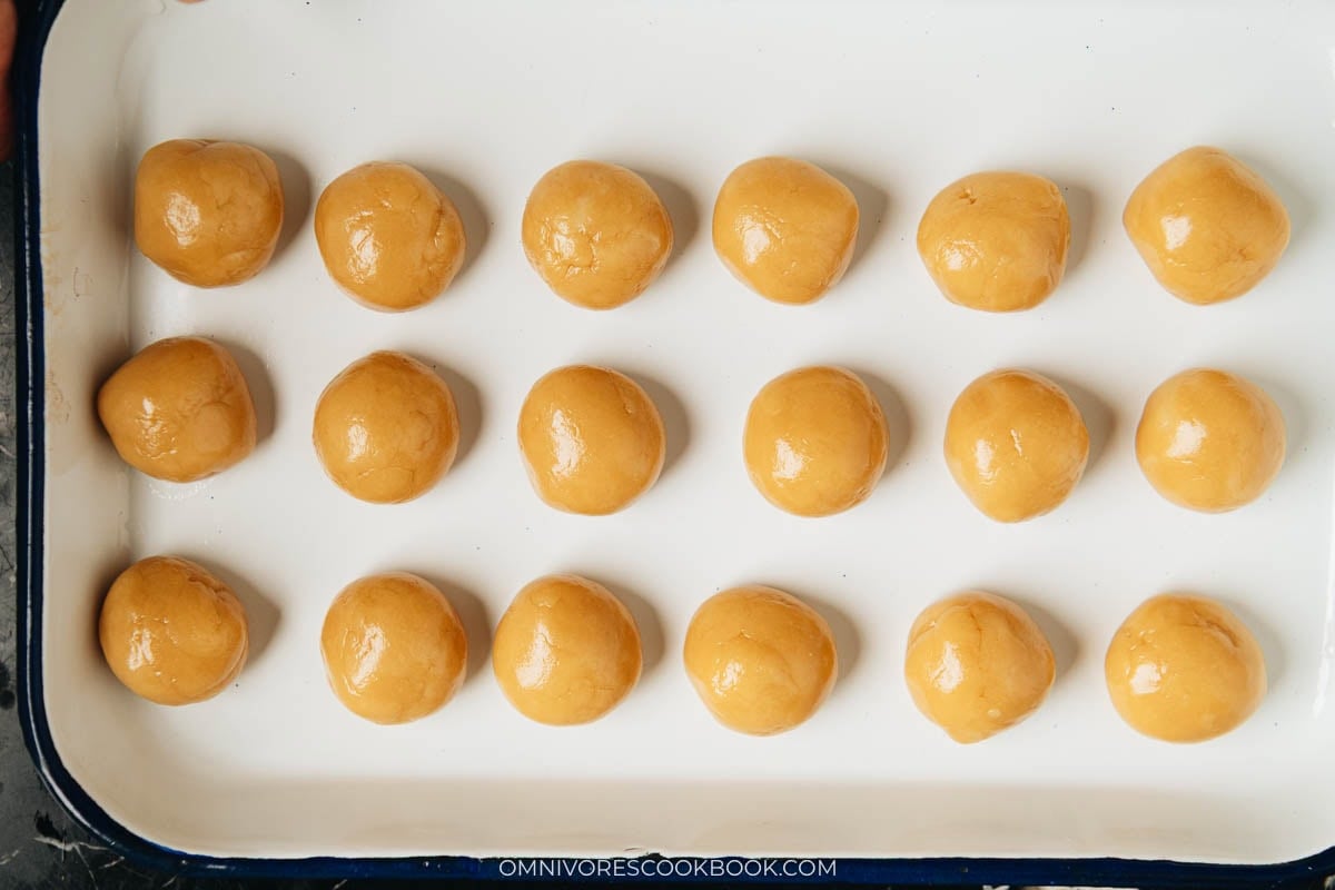 Assembled mooncake dough and filling
