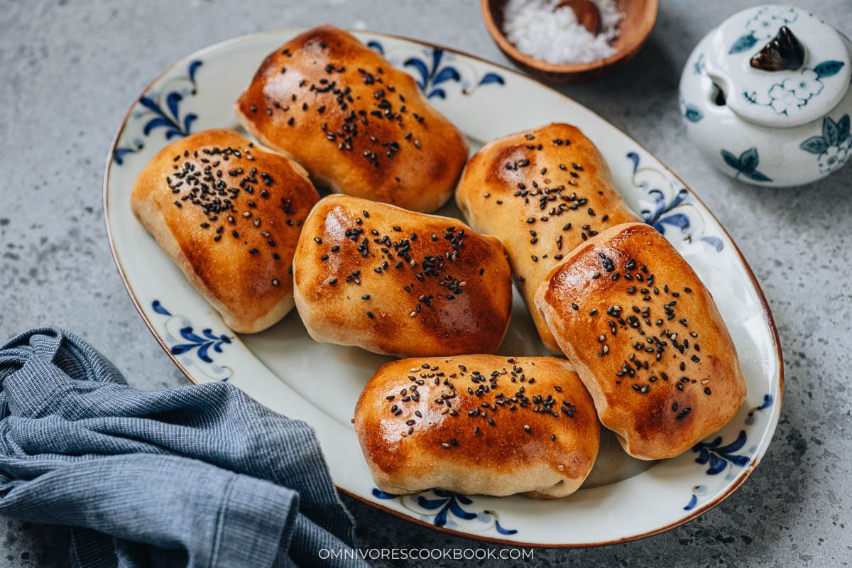 Chinese Baked Buns (烤包子, Kao Bao Zi)