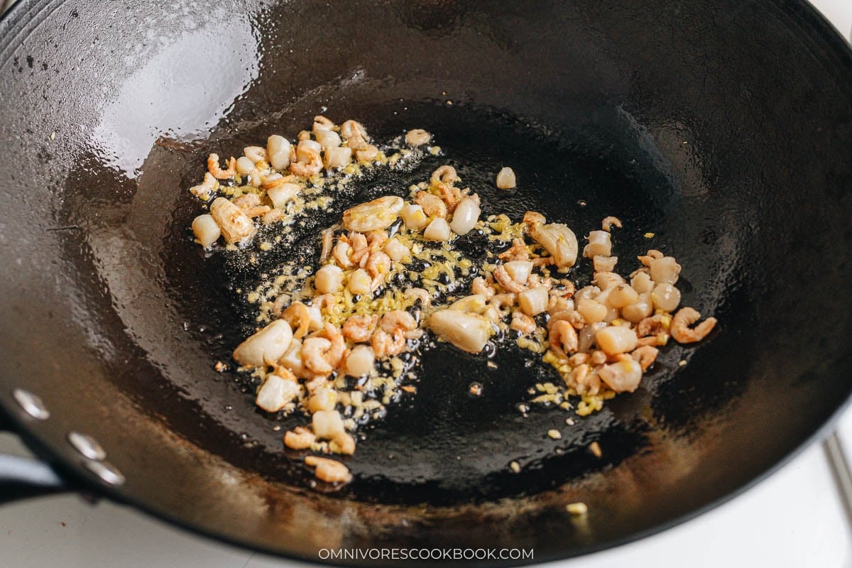 Cook the rehydrated scallop and shrimp