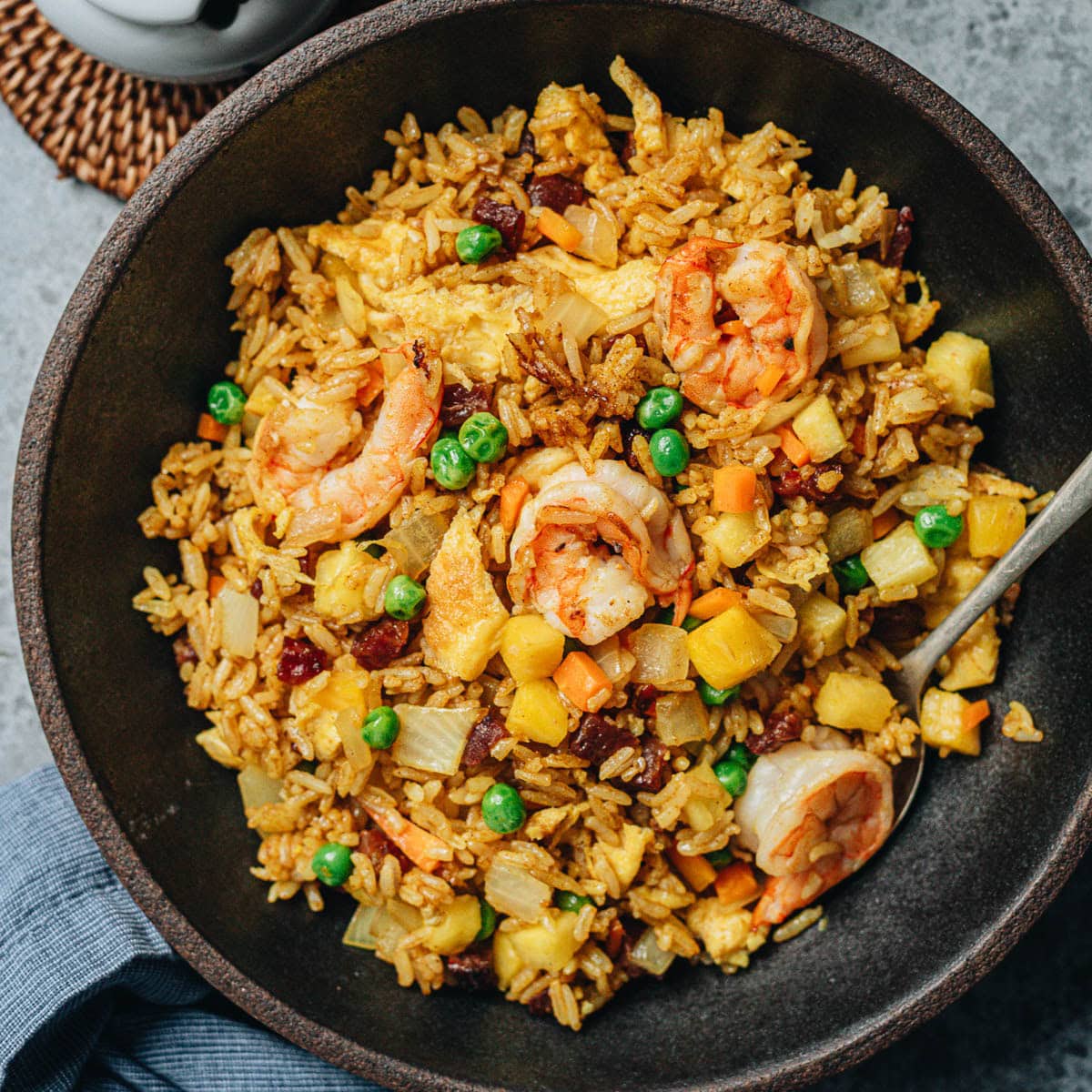 Thai Pineapple Fried Rice (菠萝炒饭)
