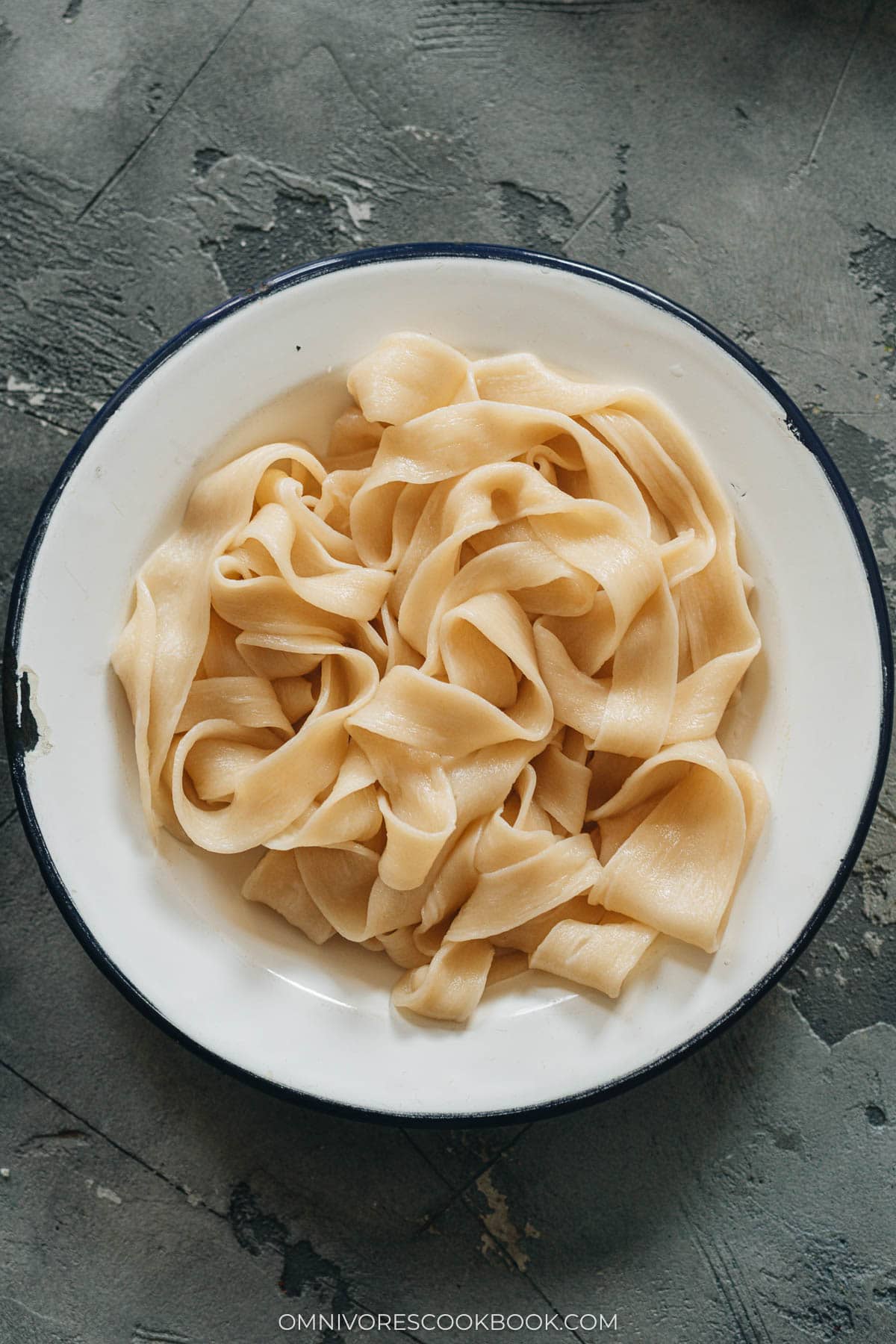 Boiled flat noodles