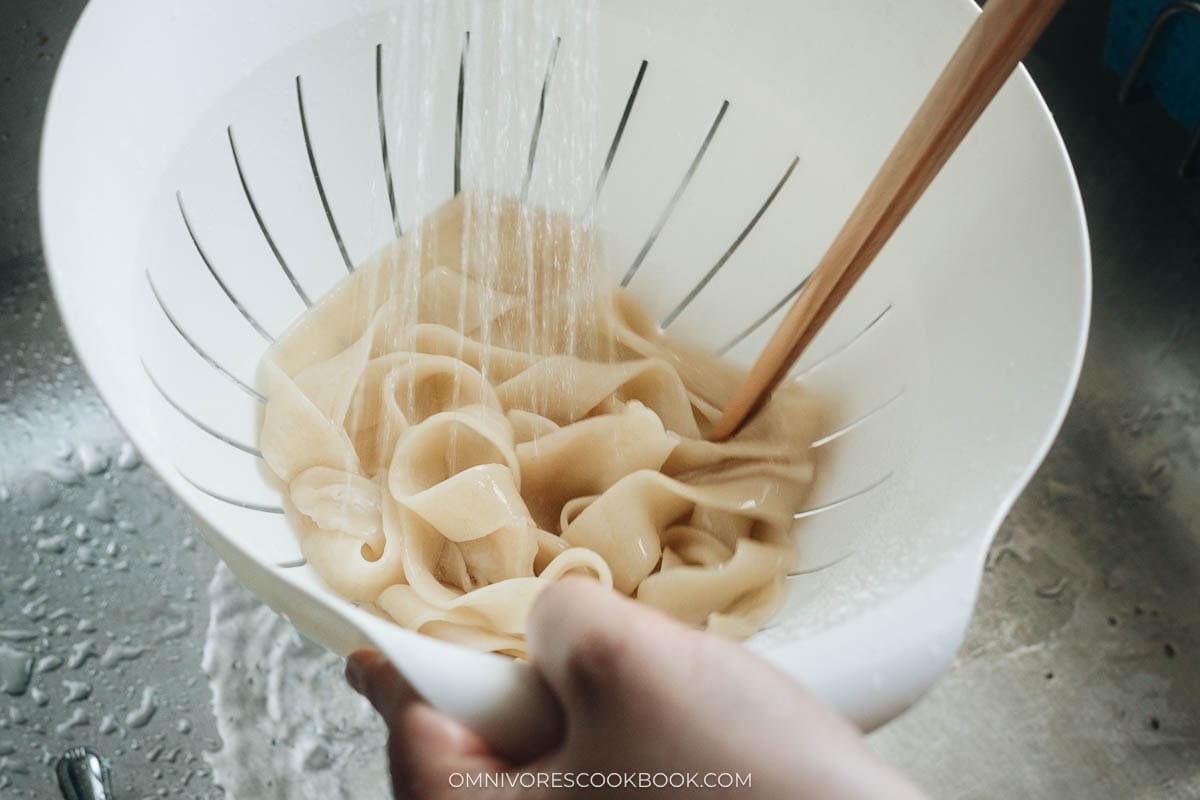 Boiling flat noodles