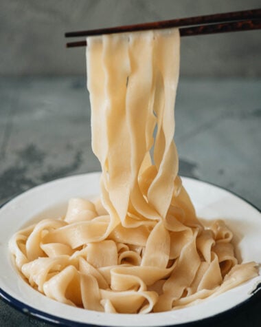 Boiled flat noodles