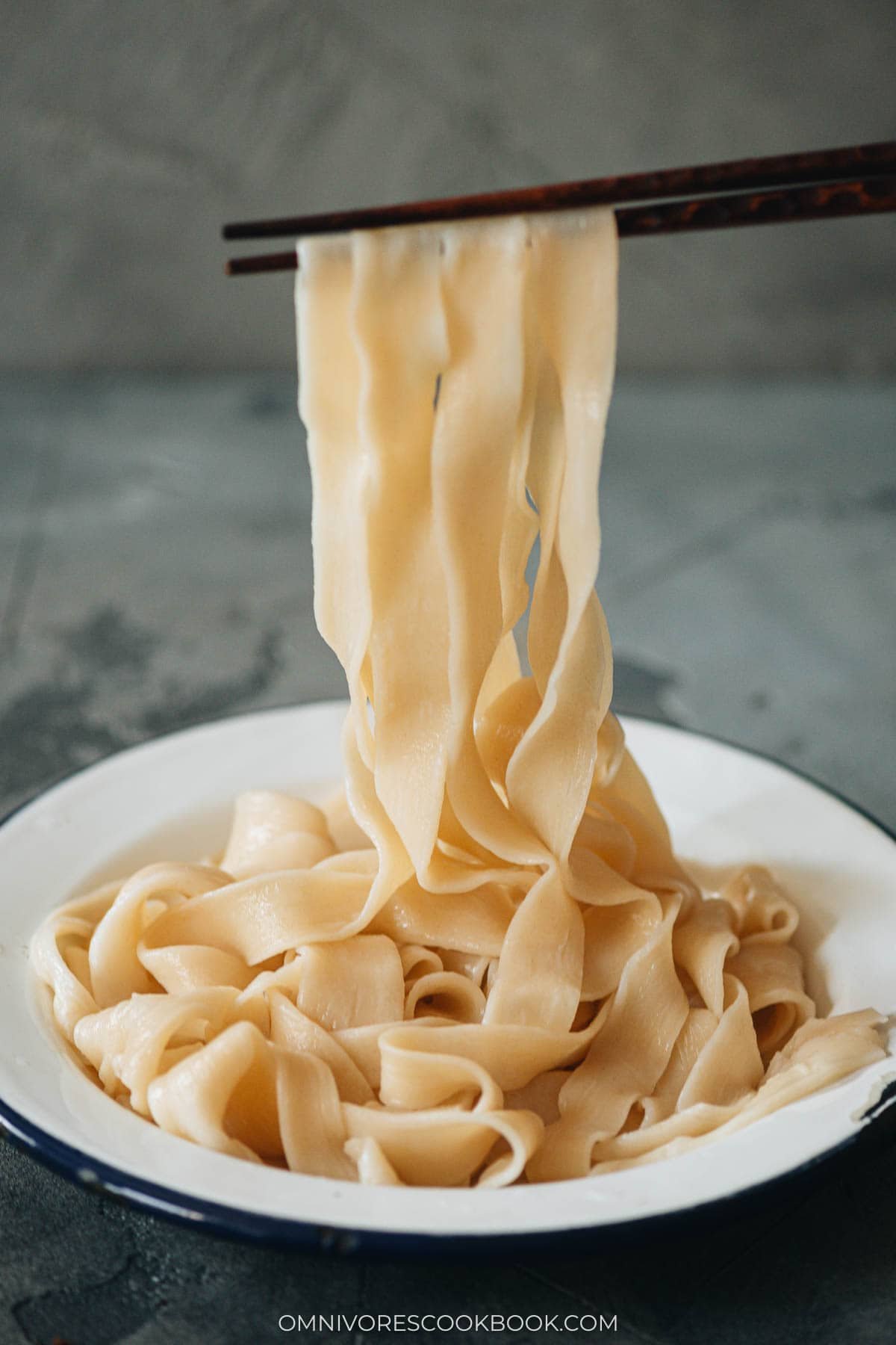 Boiled flat noodles