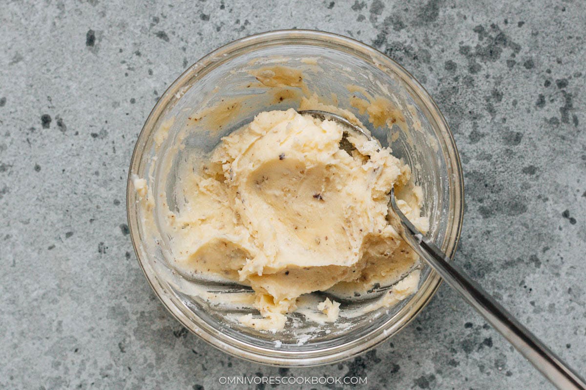 Butter flour paste mixed with Sichuan peppercorn