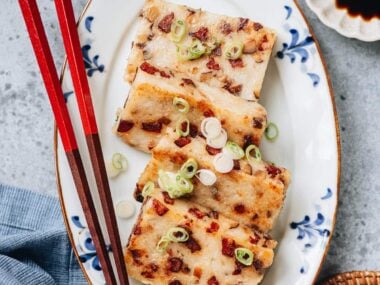 Lo Bak Go with dipping sauces