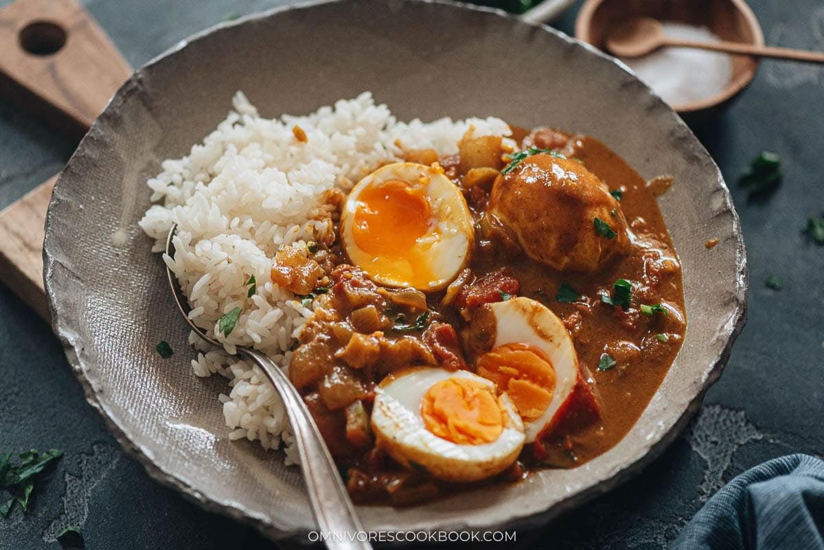 peeled eggs into the curry sauce serve in a plate