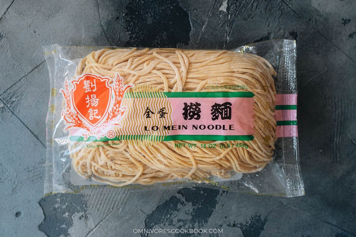 Lo mein noodles in package