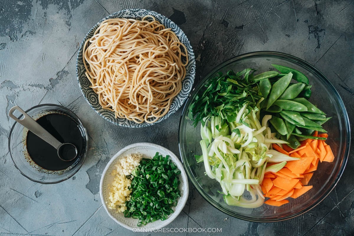 Vegetable lo mein ingredients