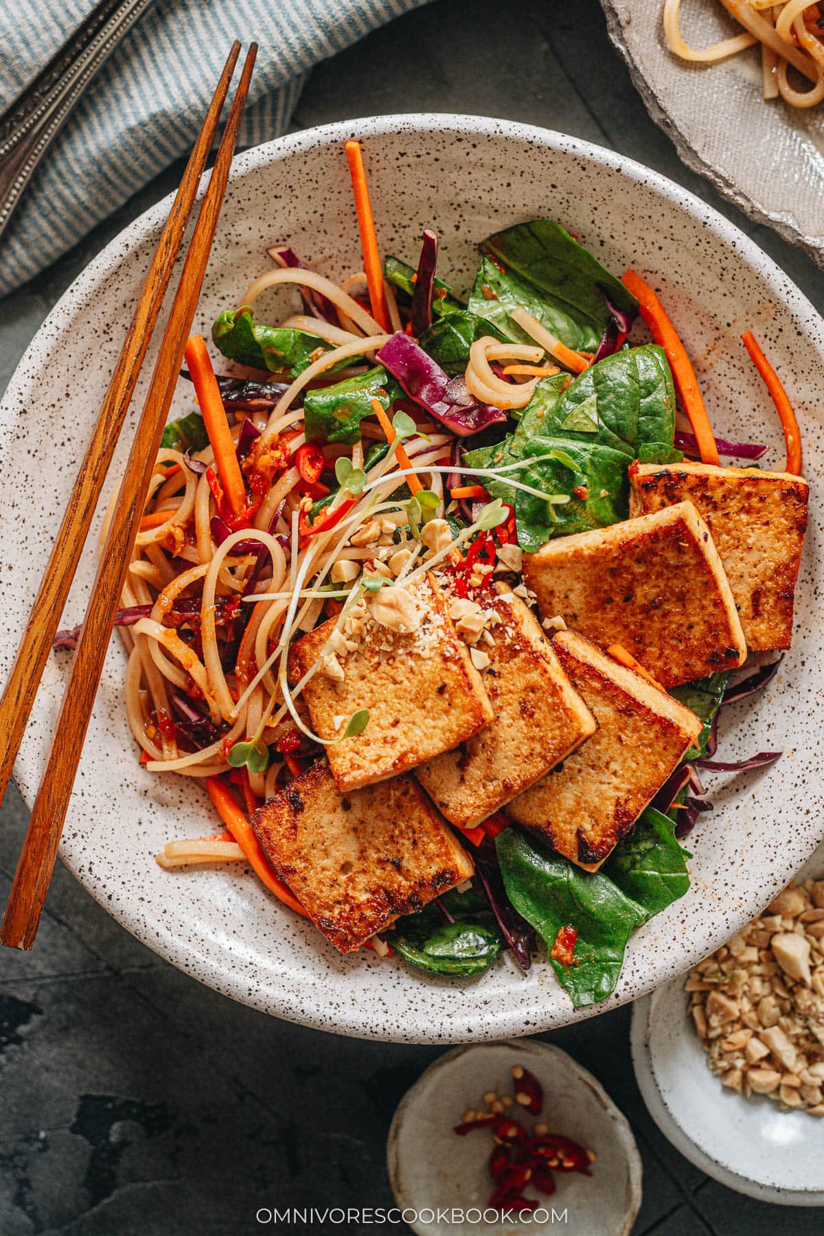 Spicy Rice Noodle Salad serve on a plate with tofu