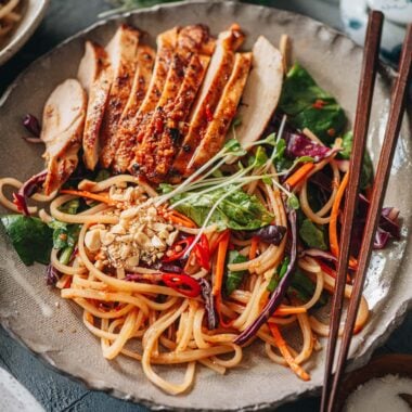 Noodle salad with chicken and veggies