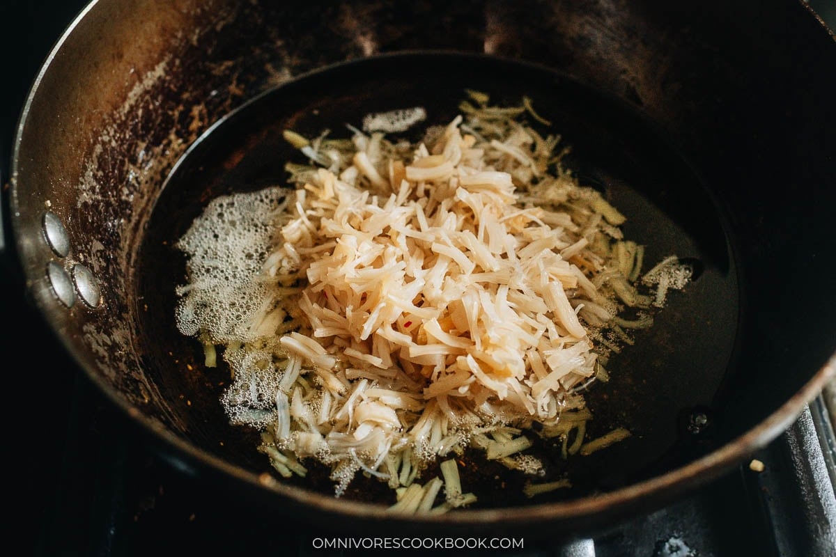 Cook the dried scallops  in a pan 