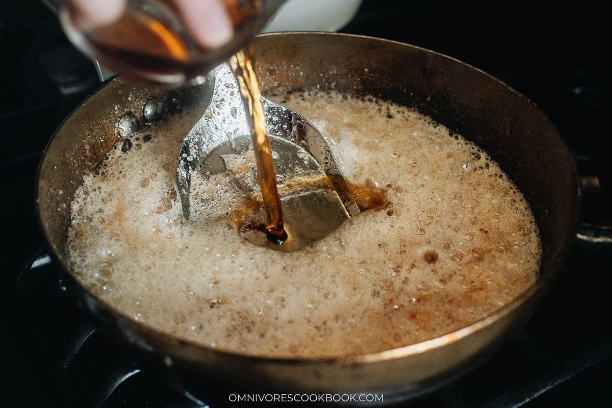 Pour in the Shaoxing wine into the mixture
