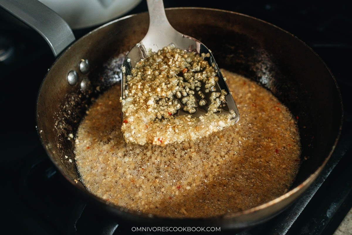 Fry the shallots and garlic