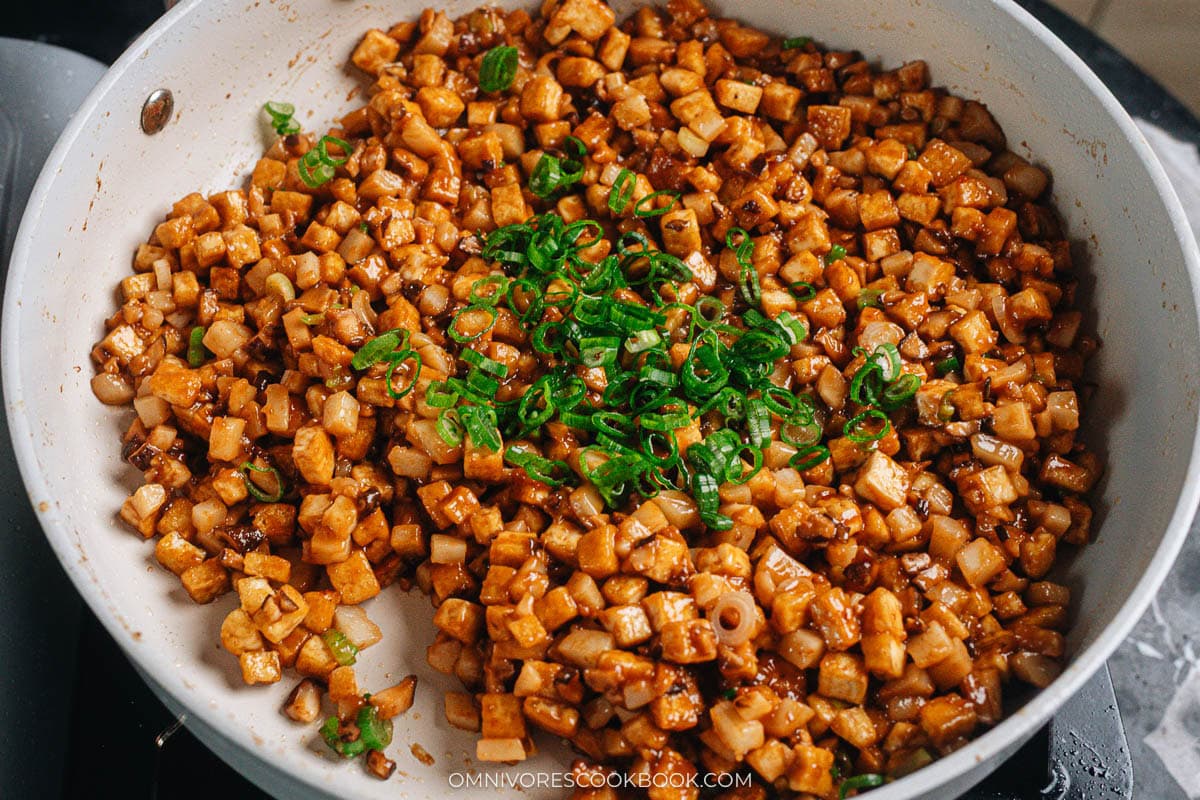 Stir in the green part of the green onion