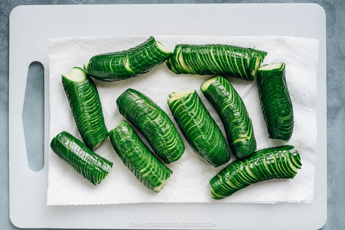 Drain the moisture from the cucumber and pat dry