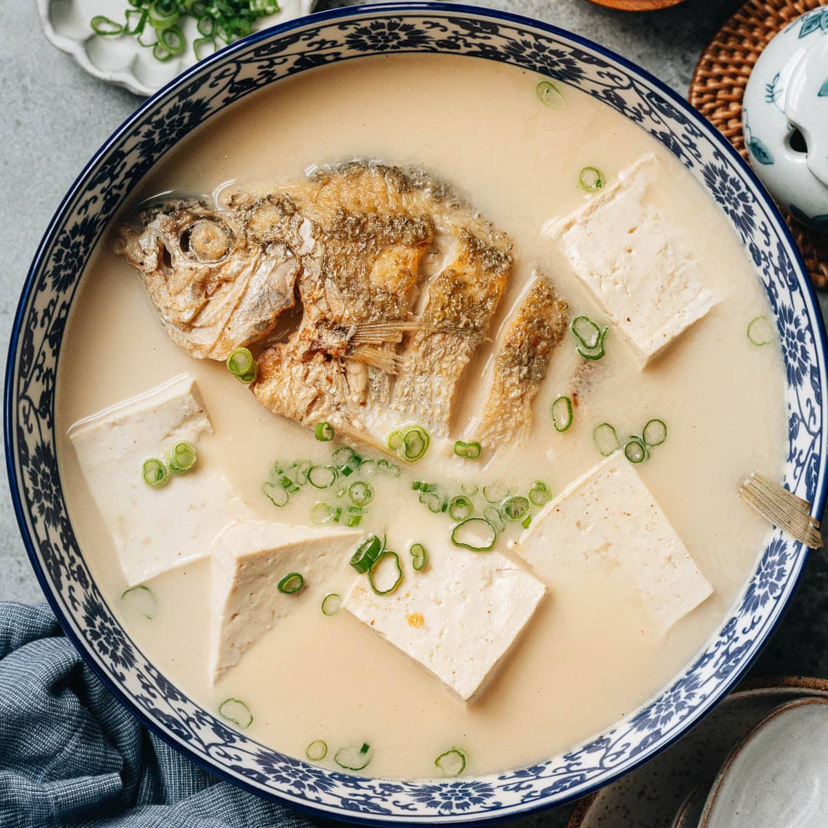 Chinese Milky Fish Soup (奶白鱼汤)