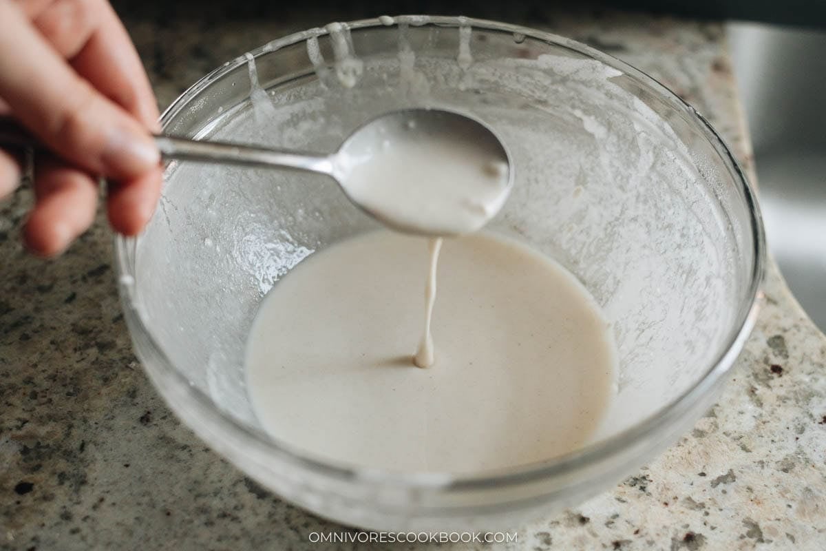 Batter texture in a bowl