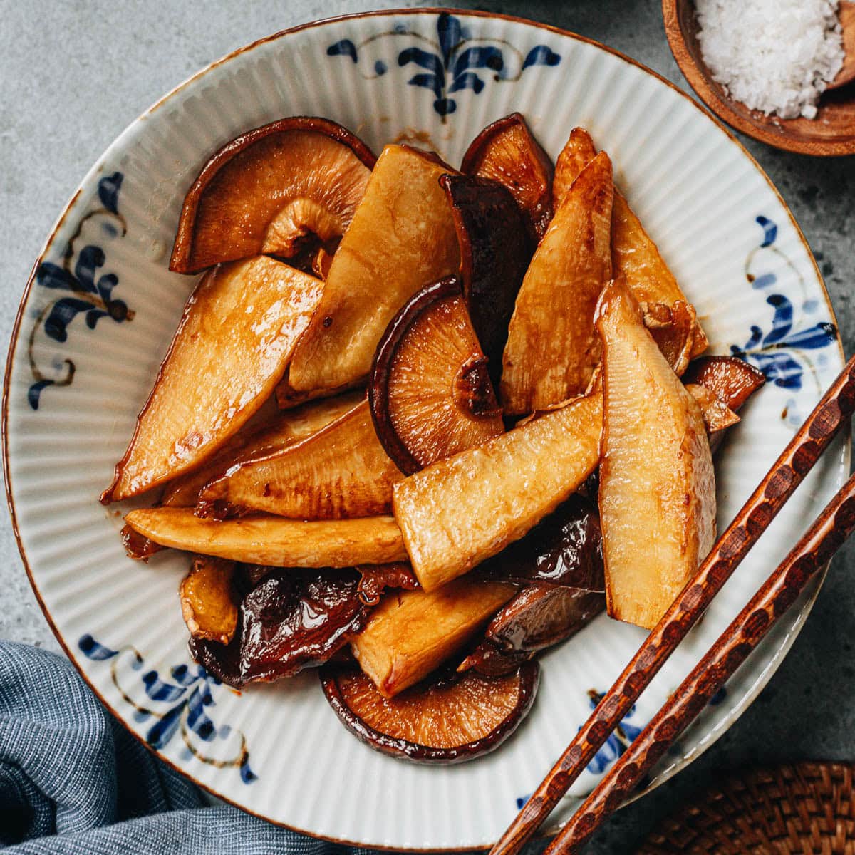 Braised Bamboo Shoots with Mushrooms (烧二冬)