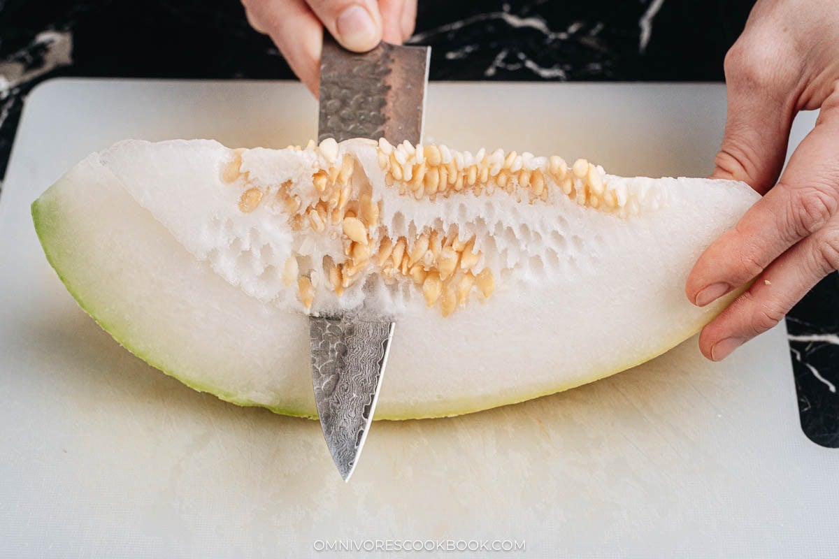Removing the seeded core from winter melon