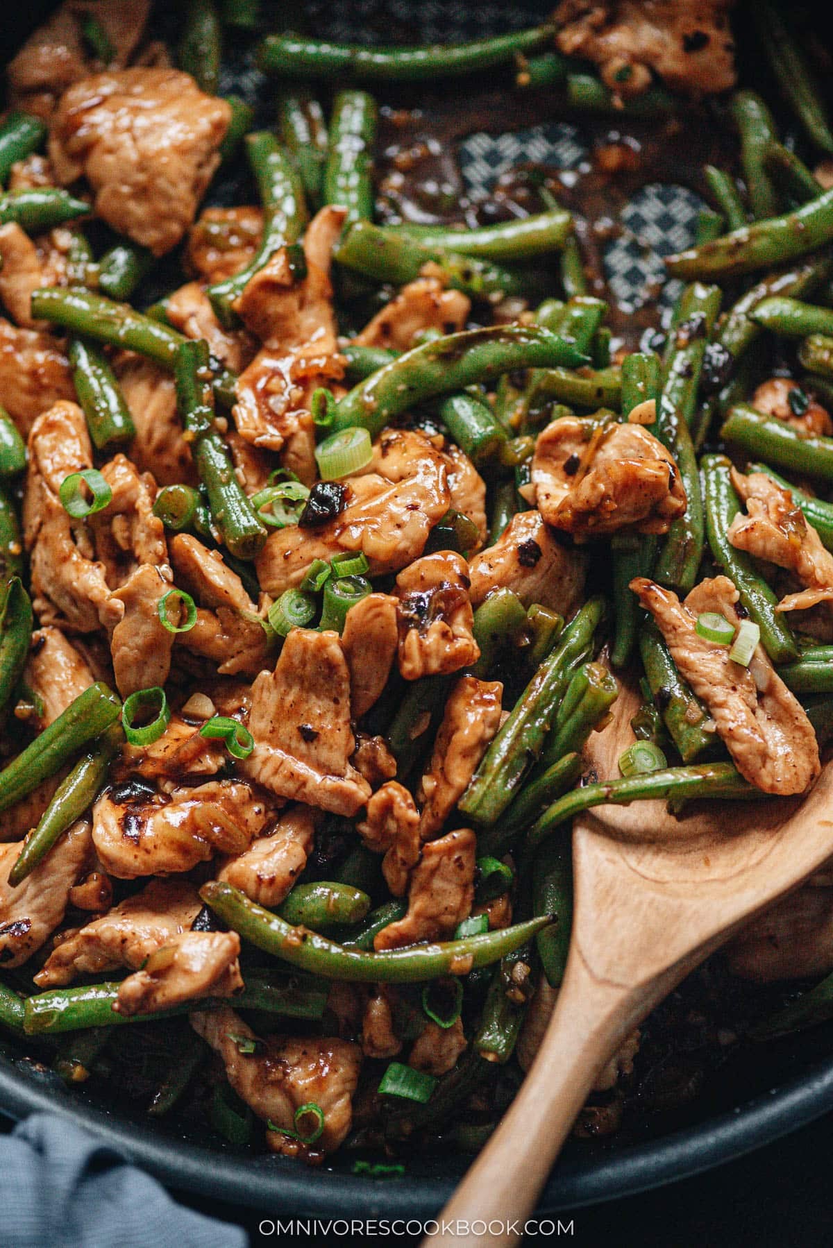 String bean chicken in a pan