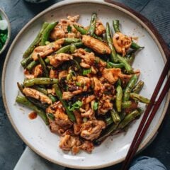 String bean chicken served in plate