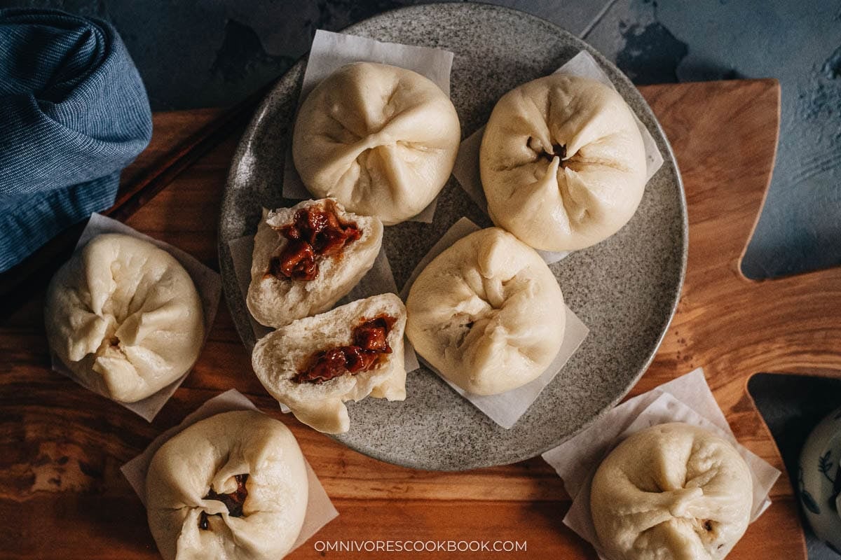 Char Siu Bao (Steamed BBQ Pork Buns) 叉烧包
