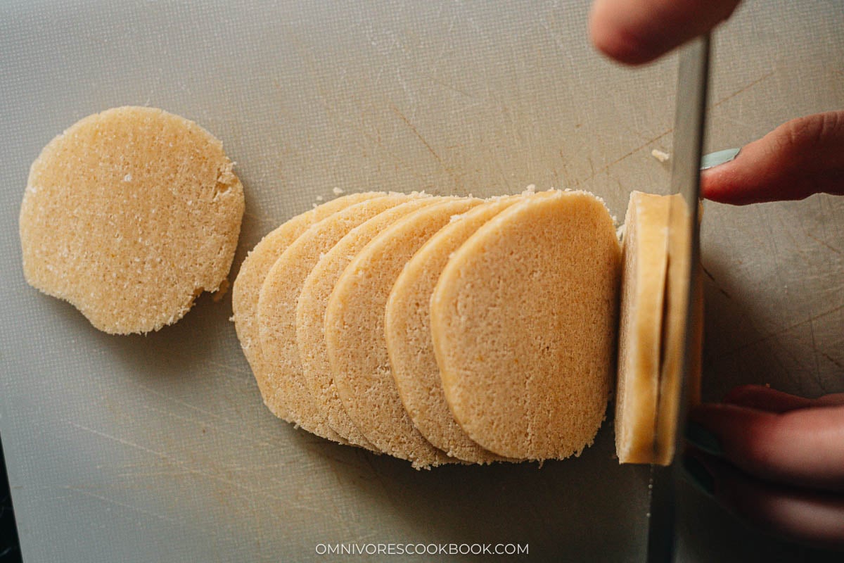 cutting topping dough 