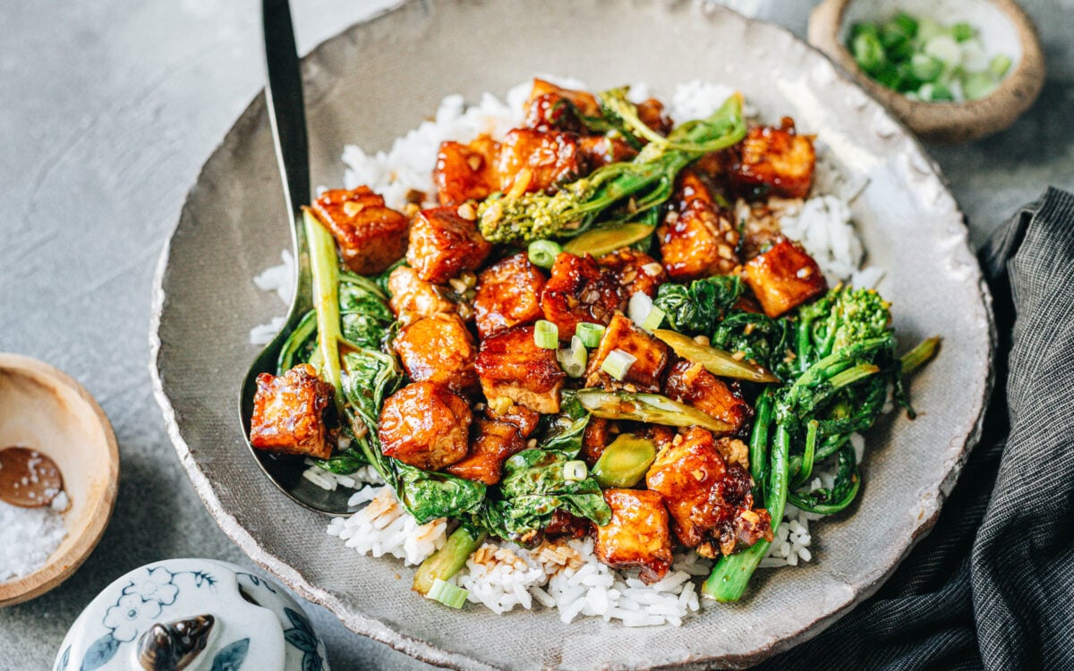 General Tso&rsquo;s Tofu over rice