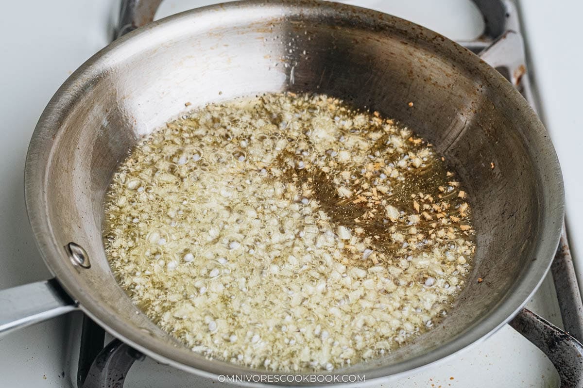 cook the minced garlic