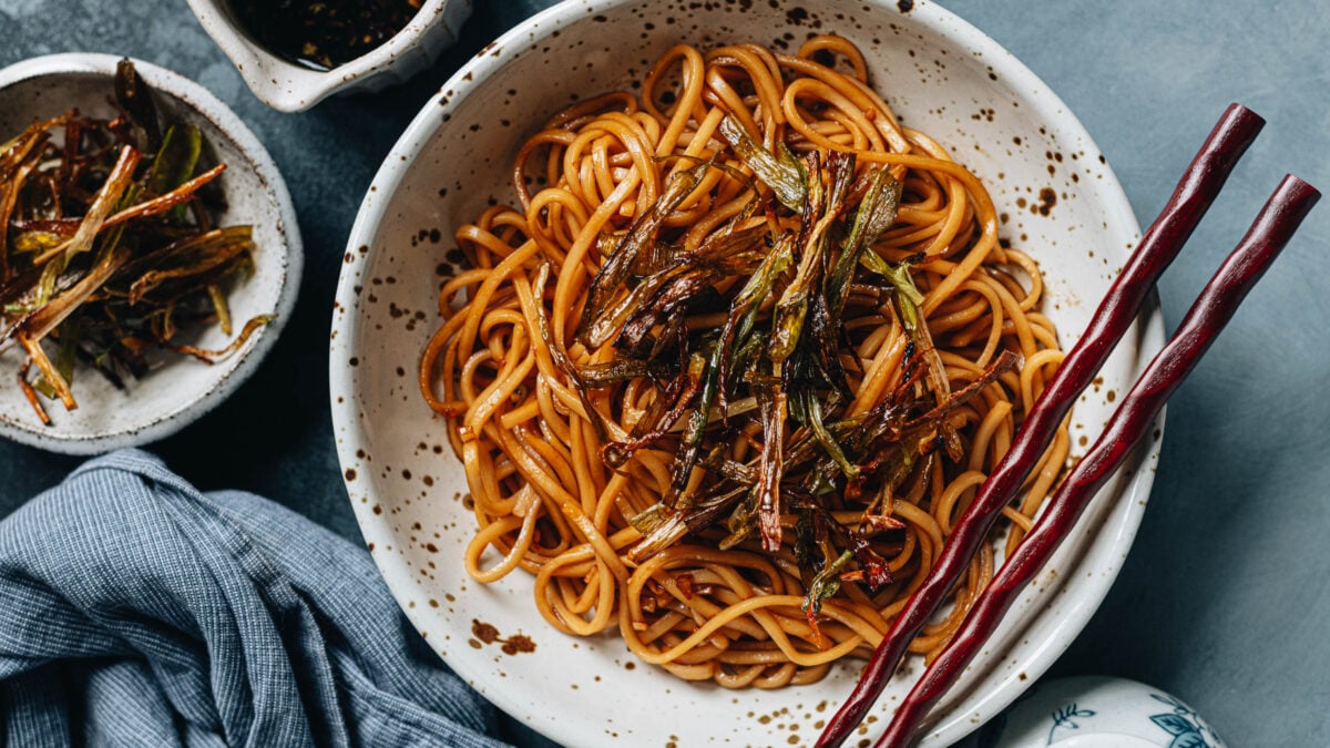 Scallion Oil Noodle (葱油拌面)

