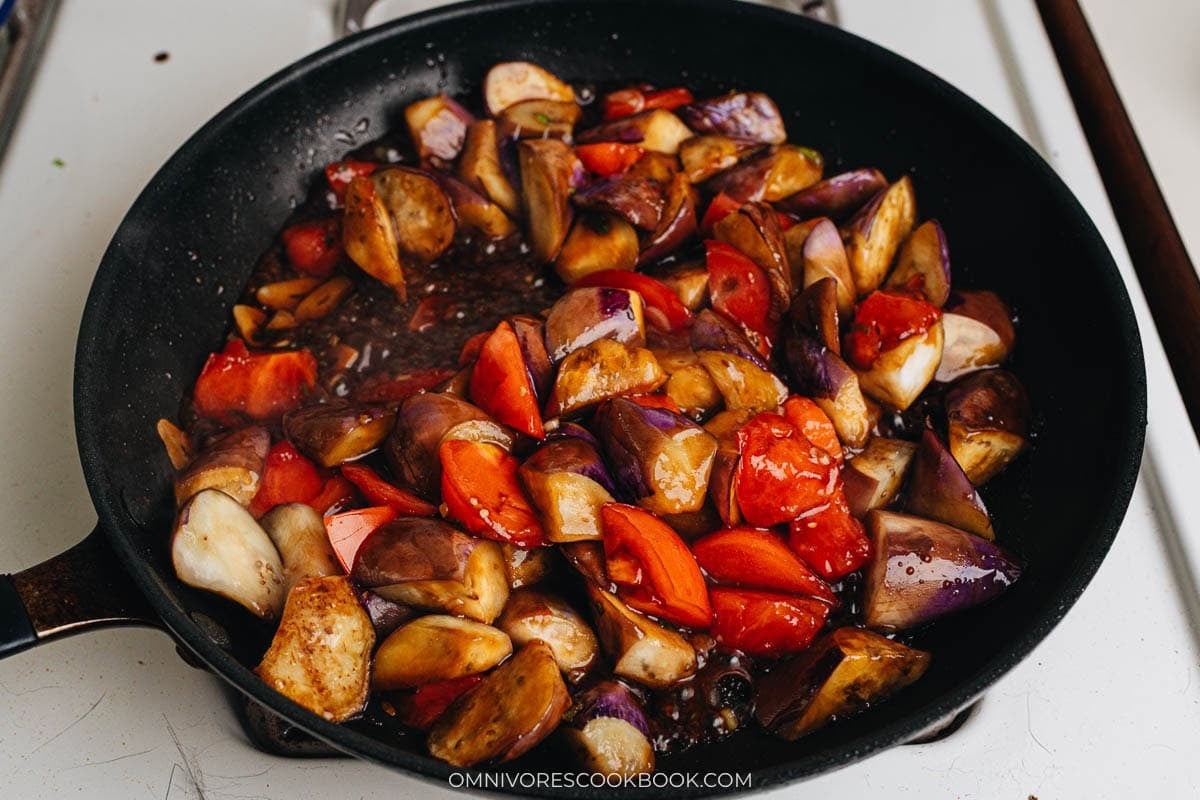 vegetables and sauce combine